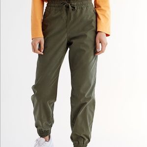 Aritzia Tna Alix jogger pants army green